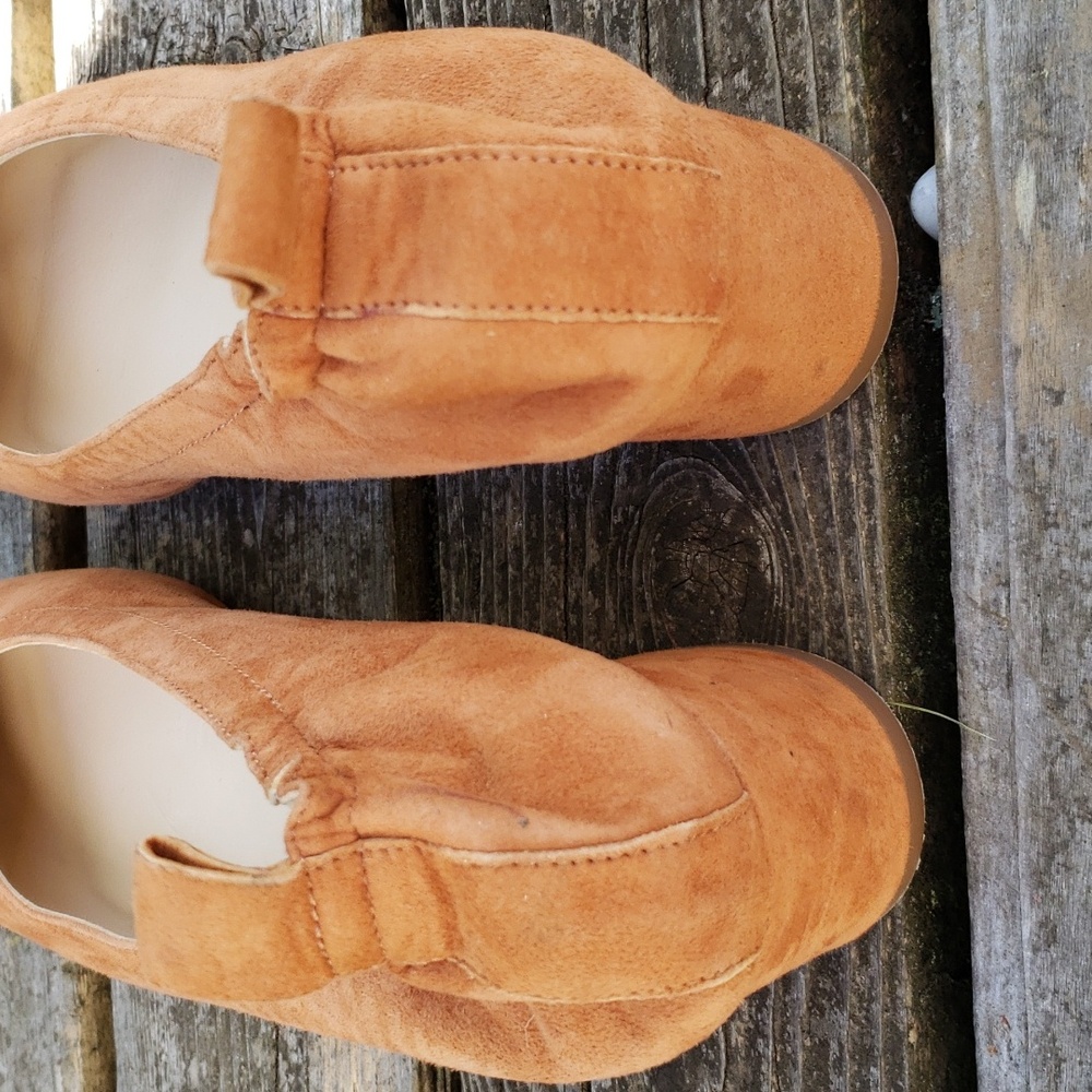 Everlane Tan Suede Heels - Picture 4 of 8